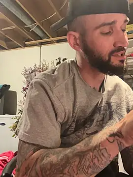 kingNQueen1211 online show from April 17, 6:38 am