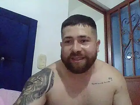 hammerwhite01 online show from January 8, 2:44 pm