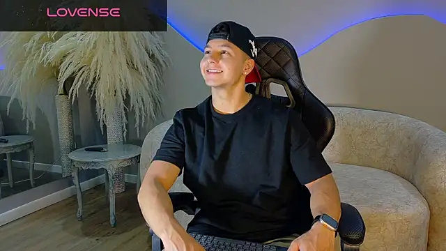 Noah Clarkk online show from July 1, 5:46 pm