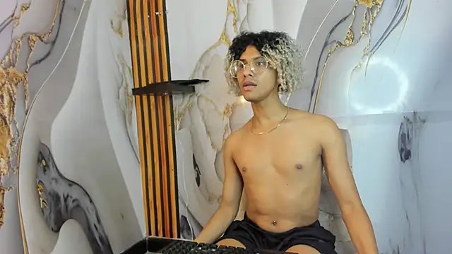 Victor LatinBoy online show from December 22, 7:11 pm