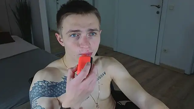 LEO  MILLER online show from January 8, 7:52 pm