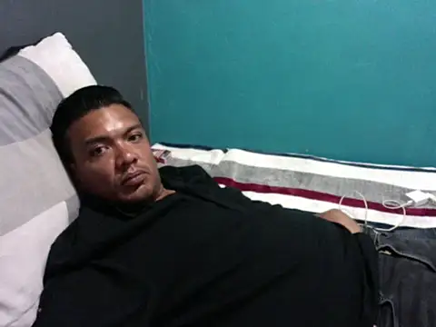 latinomoreno95 online show from May 18, 5:24 am