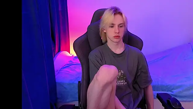 lucidangelok1 online show from April 8, 8:25 am