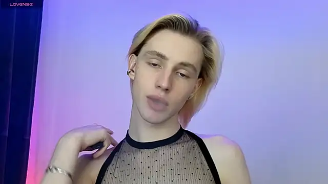 lucidangelok1 online show from April 10, 8:32 am