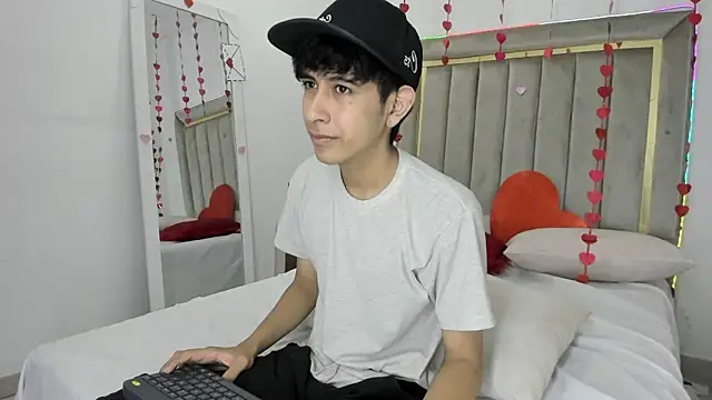 julian xx online show from February 18, 7:55 pm