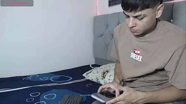 Loganjhonson19 online show from January 11, 4:05 am