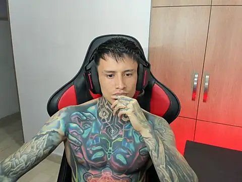 Chrissblack online show from April 4, 1:13 am