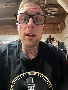 WIDBIGWHITECOCK online show from February 16, 4:10 am