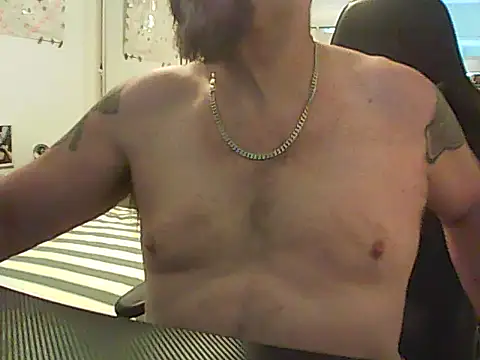 loudandproud online show from March 28, 4:24 am