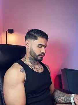 thiago ferrari  online show from March 18, 2:47 am