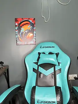 l-laross online show from January 15, 8:33 pm