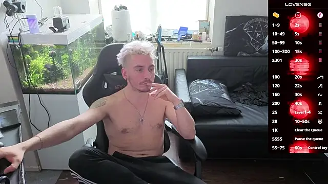 Rayzel White online show from April 10, 3:08 pm