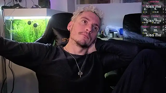 Rayzel White online show from February 4, 10:27 pm