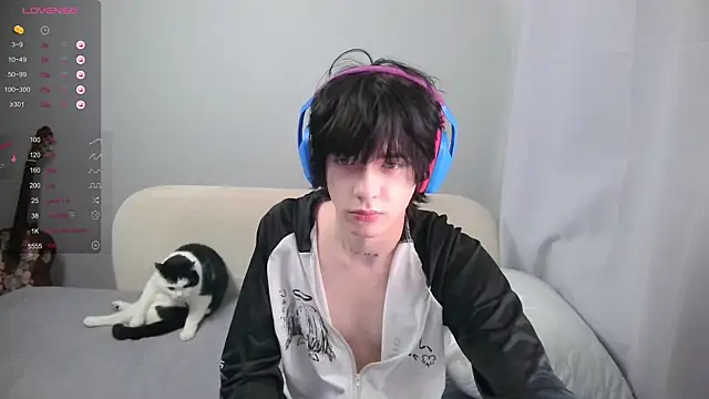 LeonBoykisser online show from March 1, 4:12 am