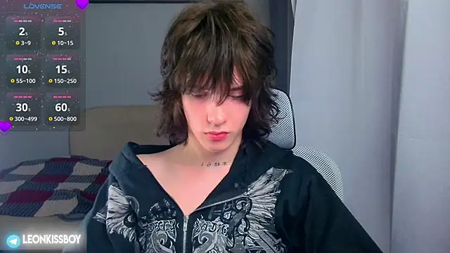LeonBoykisser online show from July 1, 3:46 pm