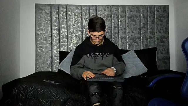 Calvin Hunter online show from February 23, 2:02 am