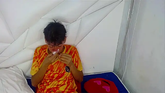 Liarr  online show from April 12, 8:43 pm