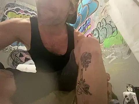 gothboiplzty online show from June 12, 7:06 am