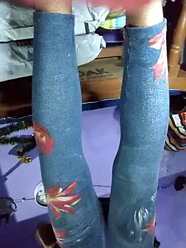 Iamtransboy online show from April 14, 5:45 pm