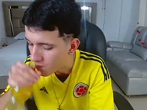 eroboyxox online show from February 19, 9:11 pm