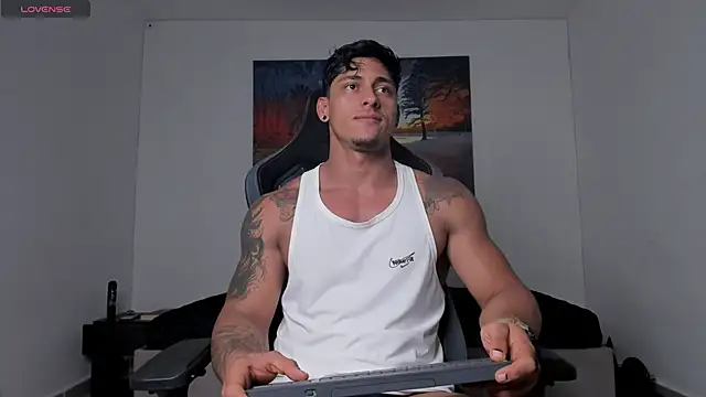 ryanwhite3 online show from April 15, 11:37 pm