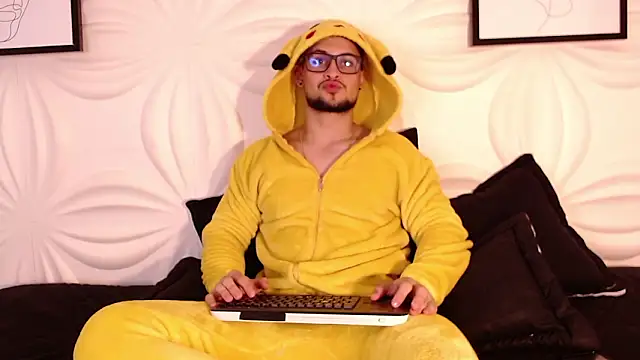 valenssio moretti online show from March 13, 4:09 am