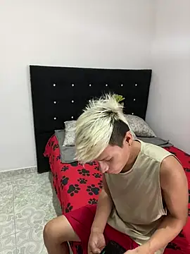 MaxyRyan online show from March 17, 1:13 pm