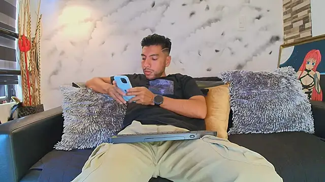 Max Hornye online show from April 11, 6:44 pm