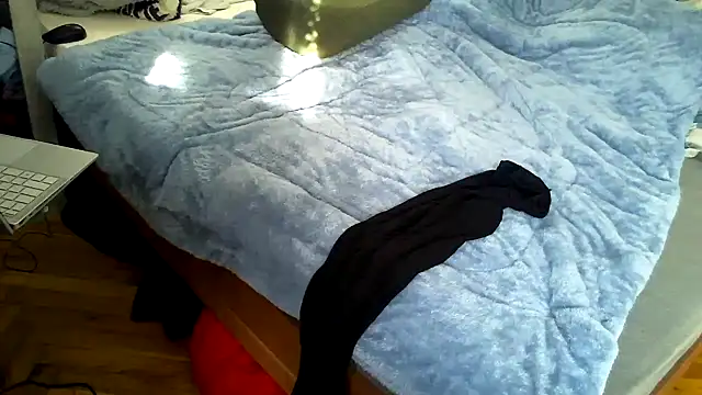 Snapshot of WildundJung chatting on February 21, 8:06 am WildundJung online show from February 21, 8:06 am