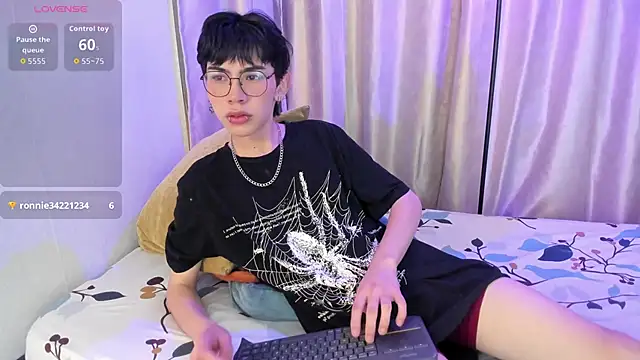 Demian Hush online show from March 26, 3:43 am