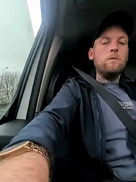 dave32000 online show from February 10, 11:48 am