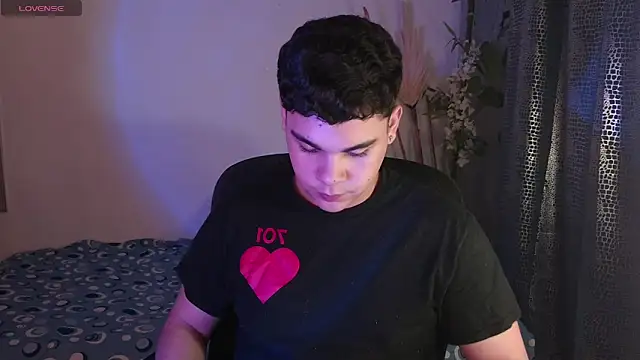 eithan jonnes online show from March 4, 9:33 pm