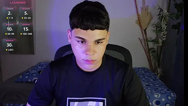 eithan jonnes online show from April 9, 7:09 pm