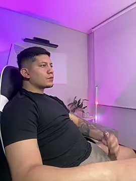  robertobaggioo online show from April 3, 1:52 pm