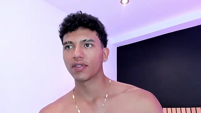 jhoystrong  online show from February 27, 12:45 am