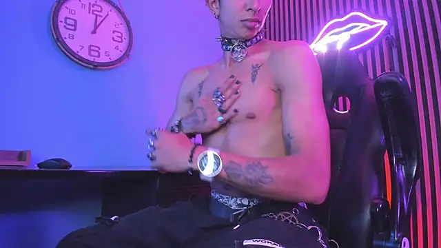 Maximoking26 online show from February 20, 4:31 am