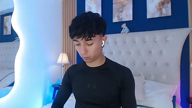 Aiden Rivers  online show from April 10, 12:56 pm