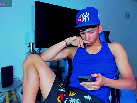 Lyam Russo online show from April 6, 8:59 am