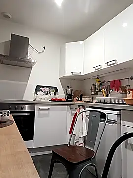 olivbisoumis online show from March 24, 5:45 am