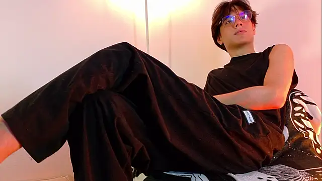 lui x dust online show from March 6, 4:31 am