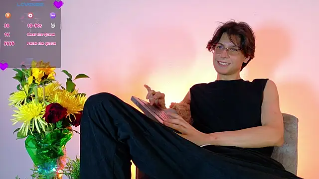 lui x dust online show from April 5, 4:53 am