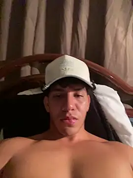 Alejandrososas online show from May 26, 7:04 am