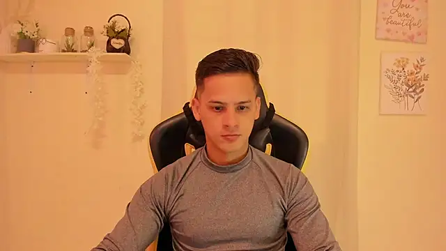 sexy andres01 online show from April 18, 1:56 pm