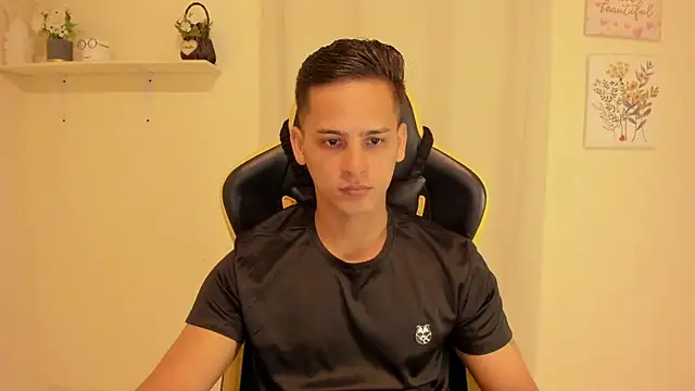 sexy andres01 online show from June 18, 2:00 pm