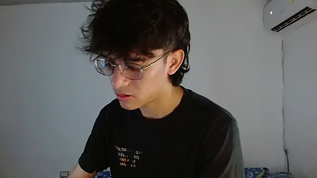 noah millerx online show from June 2, 5:19 am