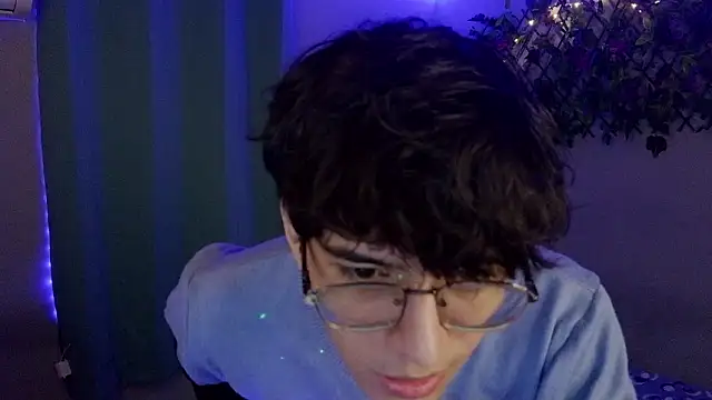 noah millerx online show from March 26, 4:05 am