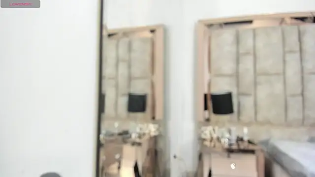 Titan Moreno  online show from April 11, 12:09 pm