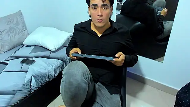 Theo Castell online show from March 4, 12:23 pm