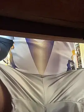 hoang15075 online show from April 23, 1:10 am