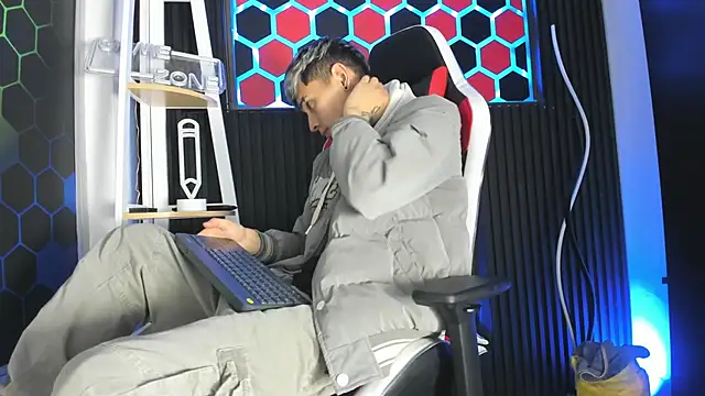 Max Hader  online show from March 17, 3:42 am